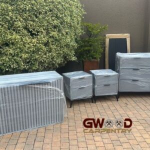 Set of pedestals and chest of drawers